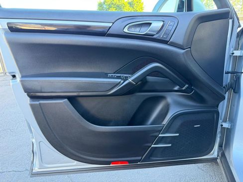 Used 2016 Porsche Cayenne S image 29