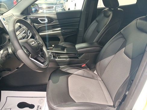 Used 2022 Jeep Compass Latitude image 25