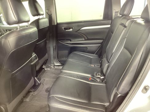 Used 2017 Toyota Highlander XLE AWD/4WD image 17