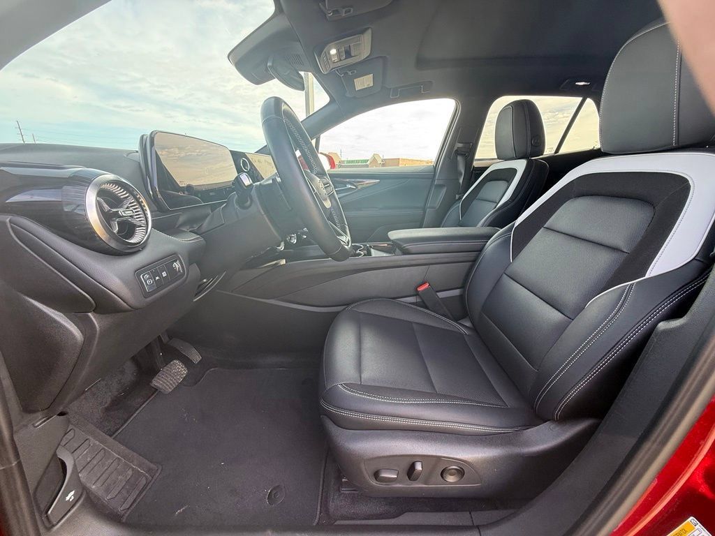 Used 2024 Chevrolet Blazer EV LT AWD/4WD image 30