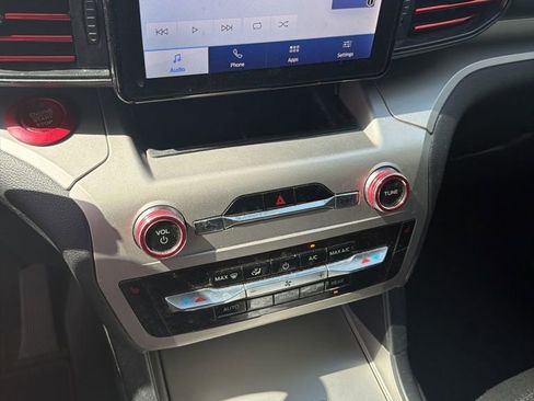 Used 2022 Ford Explorer XLT RWD image 4