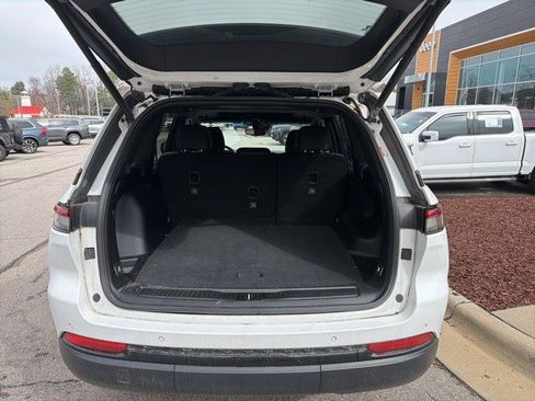 Used 2023 Jeep Grand Cherokee Altitude image 5