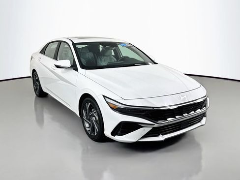 Used 2024 Hyundai Elantra Limited FWD image 3