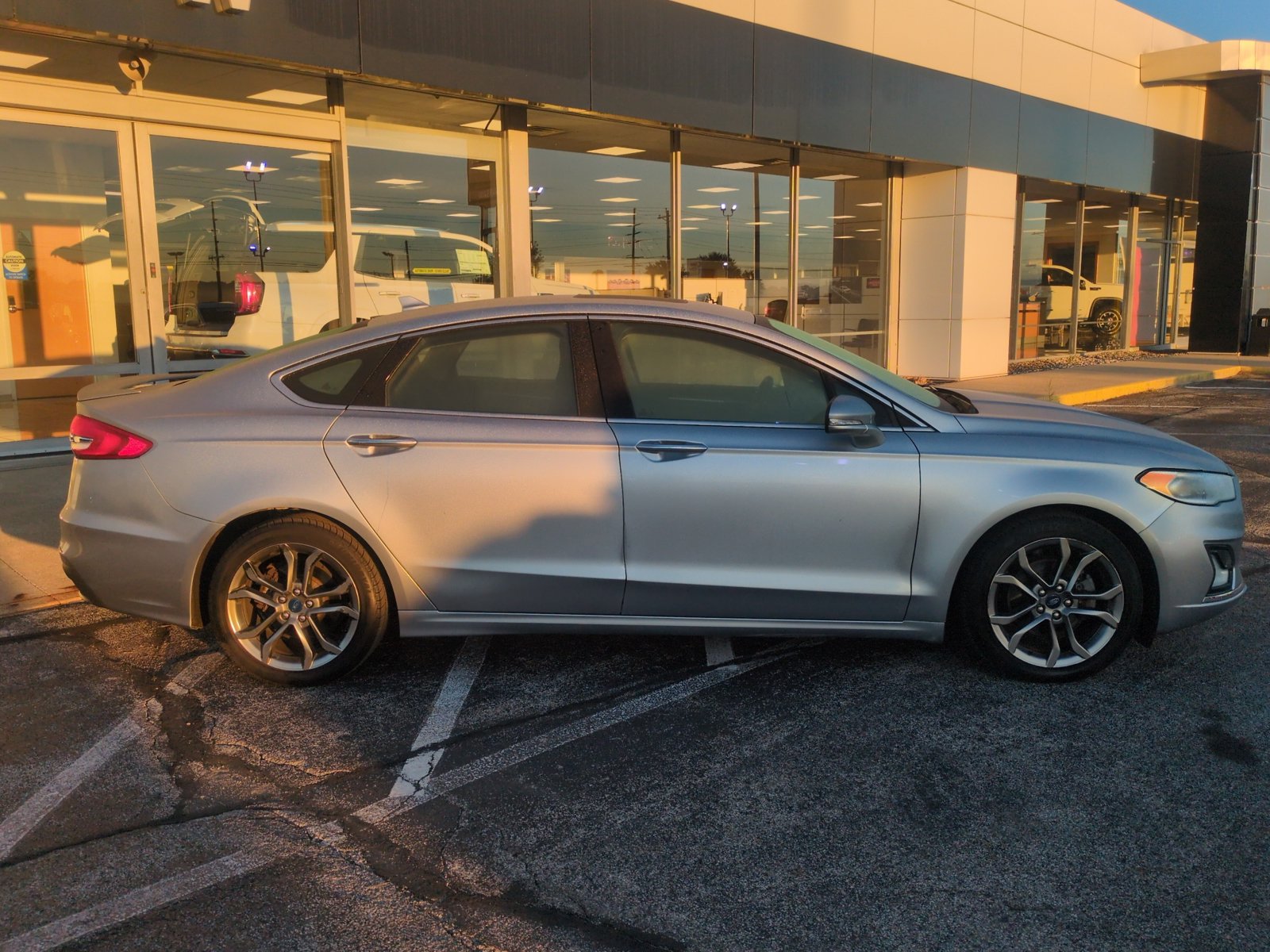 Used 2020 Ford Fusion Titanium FWD image 4