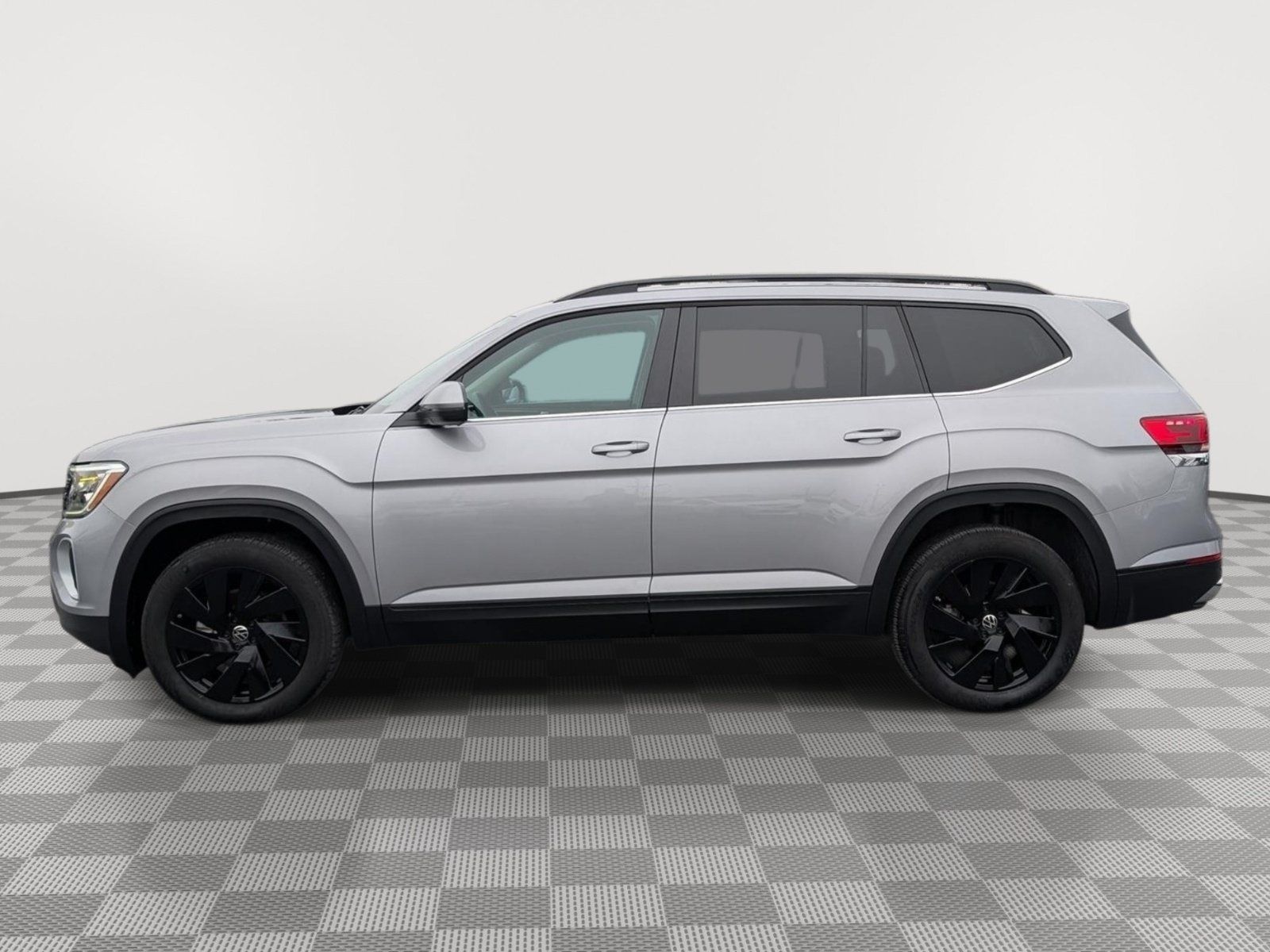 Used 2024 Volkswagen Atlas SE AWD/4WD image 2