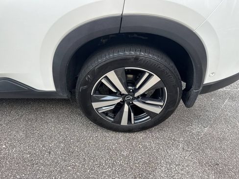Used 2024 Nissan Rogue SL w/ SL Premium Package FWD image 20