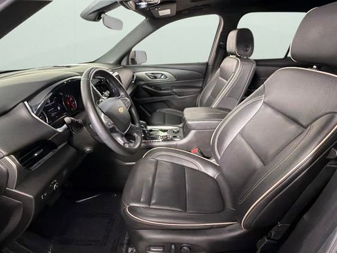 Used 2023 Chevrolet Traverse Premier FWD image 17