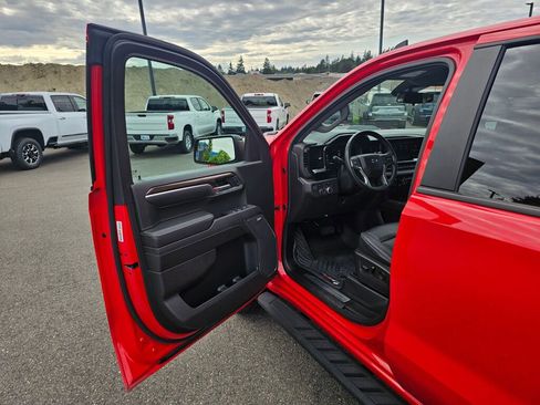 Used 2024 Chevrolet Silverado 1500 LT Trail Boss w/ Convenience Package II AWD/4WD image 18