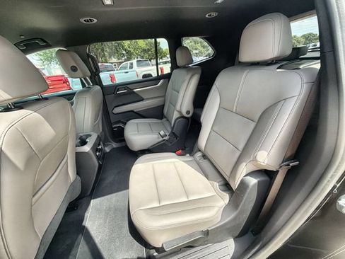 Certified 2026 GMC Acadia Elevation w/ Elevation Premium Package FWD image 24