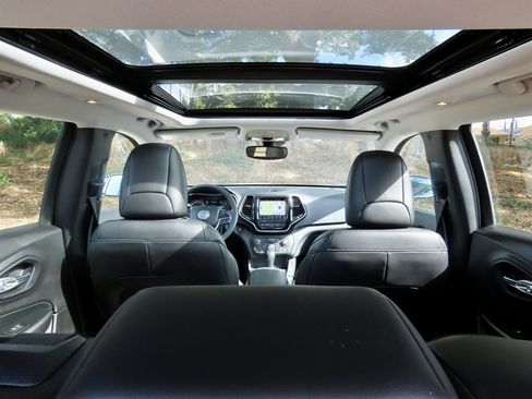 Used 2021 Jeep Cherokee Limited w/ Elite Package FWD image 14