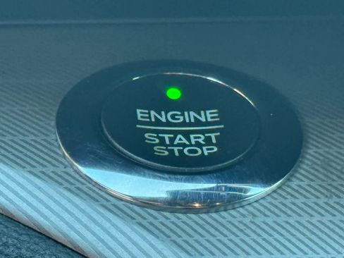 Used 2020 Ford Explorer XLT w/ Equipment Group 202A image 31