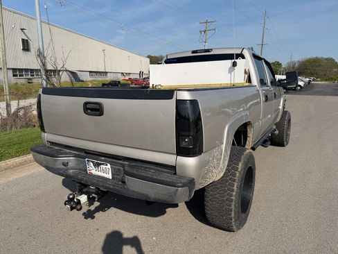 Used 2004 Chevrolet Silverado 2500 LT w/ Heavy-Duty Power Package image 4