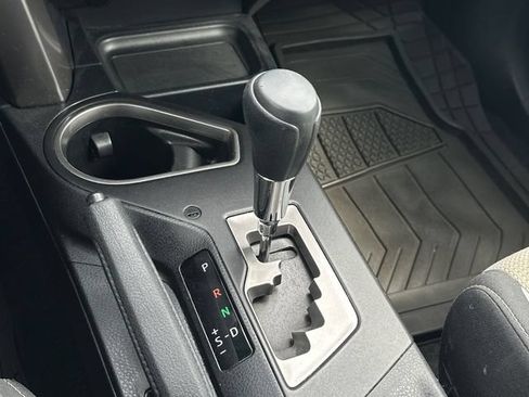 Used 2018 Toyota RAV4 XLE AWD/4WD image 27