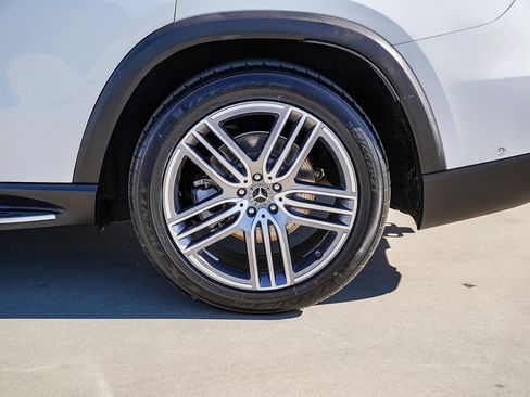 Used 2022 Mercedes-Benz GLS 450 4MATIC image 9