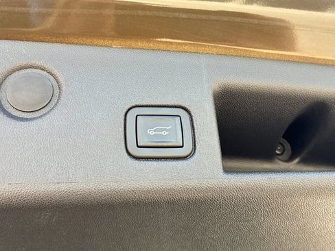 Used 2023 Chevrolet Equinox LT AWD/4WD image 40