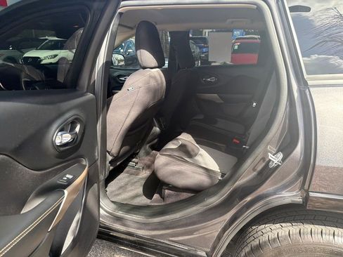 Used 2018 Jeep Cherokee Latitude image 17