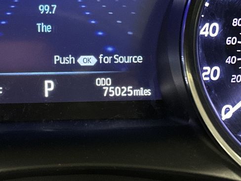 Used 2019 Toyota Camry XLE image 22