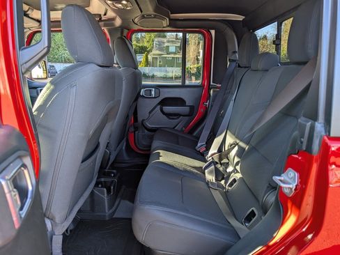 Used 2022 Jeep Gladiator Willys image 29