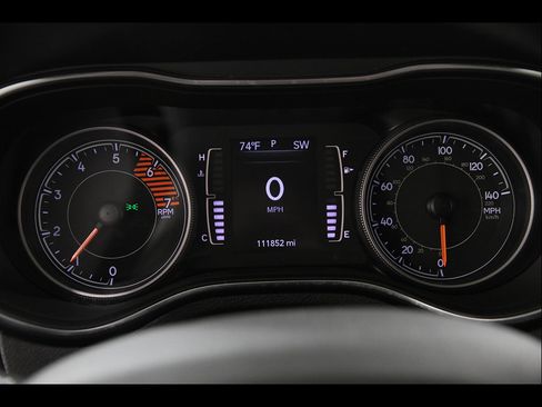 Used 2019 Jeep Cherokee Latitude Plus w/ Cold Weather Group AWD/4WD image 8