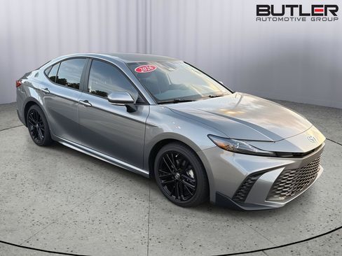 Used 2026 Toyota Camry SE w/ Convenience Package FWD image 8