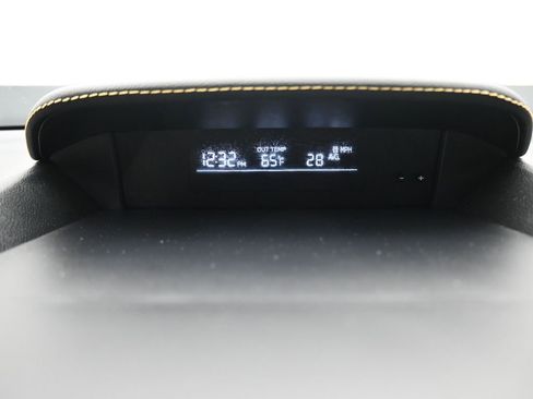 Used 2022 Subaru Crosstrek 2.5i Sport w/ Moonroof Package image 21