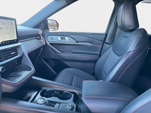 Used 2025 Ford Explorer ST-Line w/ Premium Package image 27