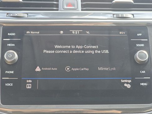 Certified 2023 Volkswagen Tiguan SE AWD/4WD image 9