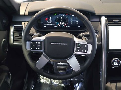 Used 2025 Land Rover Discovery Dynamic SE AWD/4WD image 21