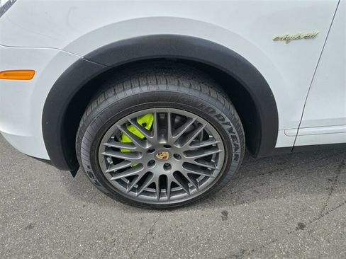 Used 2018 Porsche Cayenne S Platinum AWD/4WD image 26