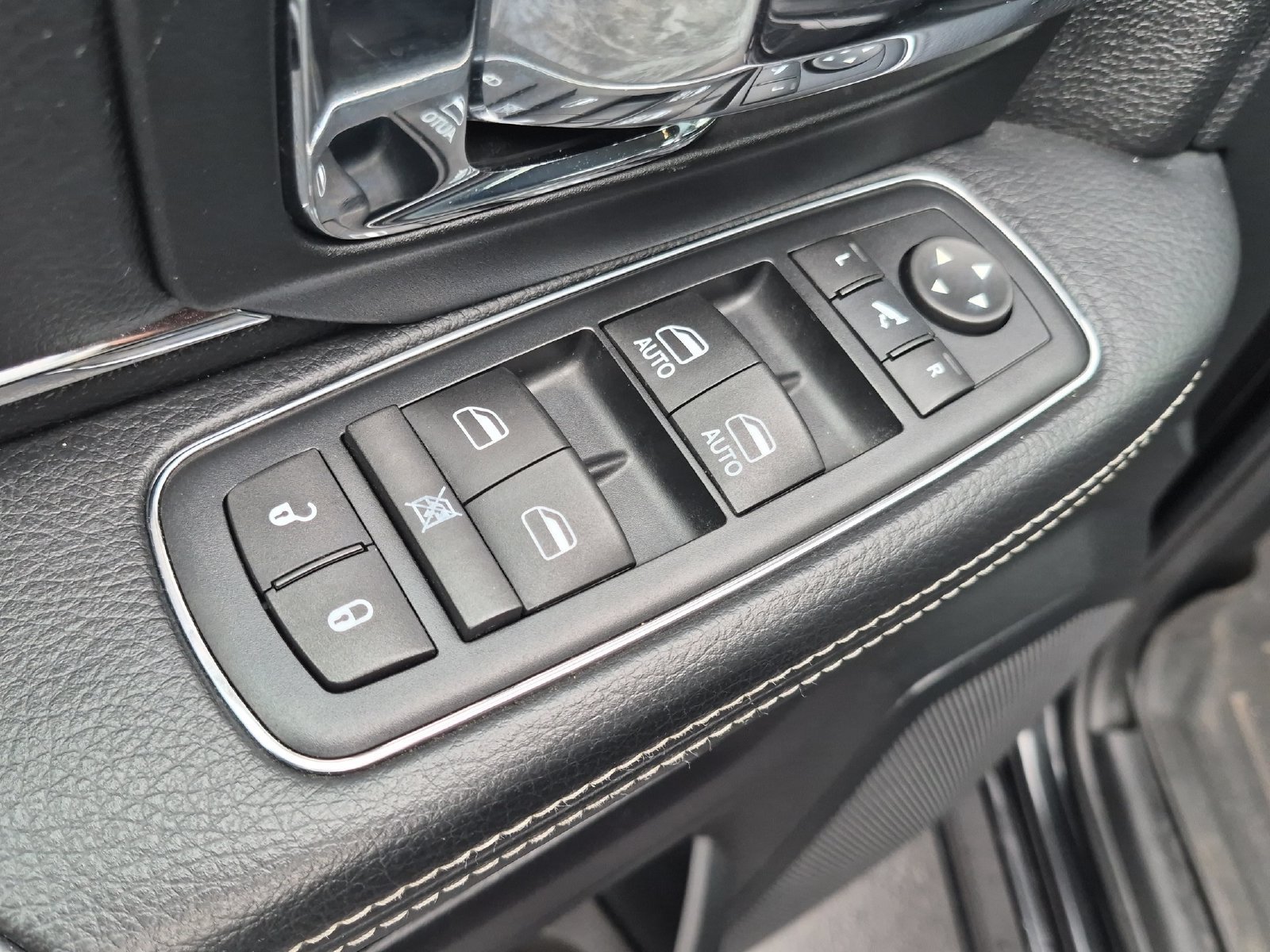 Used 2016 RAM 1500 Laramie AWD/4WD image 11