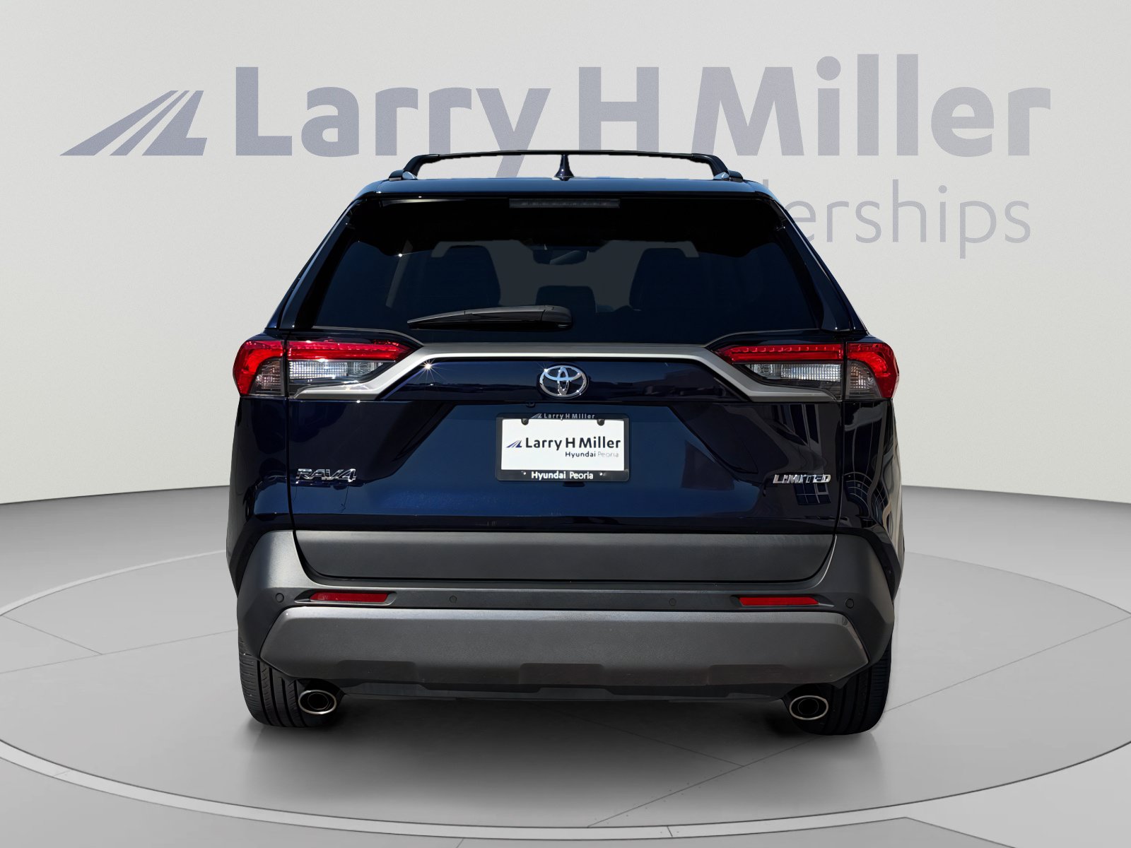 Used 2020 Toyota RAV4 Limited FWD image 4