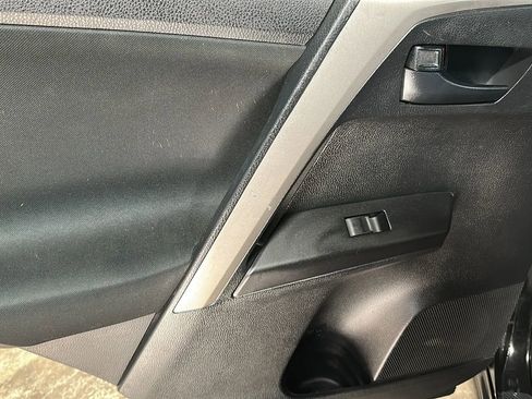 Used 2017 Toyota RAV4 LE w/ Carpet Mat Package AWD/4WD image 12
