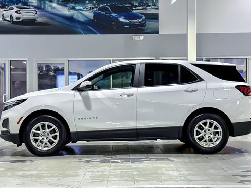 Used 2023 Chevrolet Equinox LT image 2