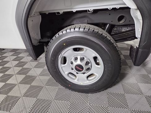 Used 2024 GMC Sierra 2500 Pro w/ Convenience Package image 25