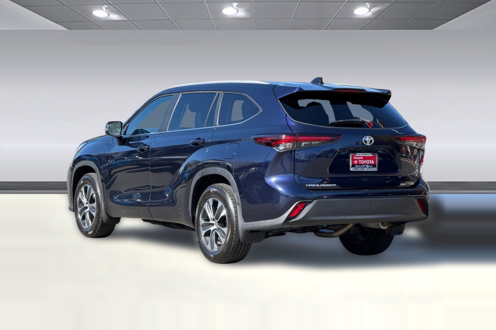 Used 2026 Toyota Highlander XLE AWD/4WD image 3