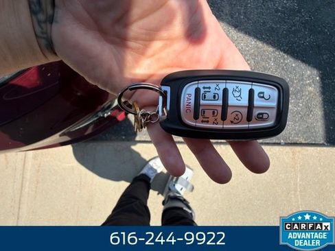 Used 2023 Chrysler Pacifica Limited AWD/4WD image 13