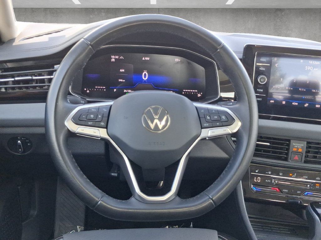 Used 2025 Volkswagen Jetta SE FWD image 21