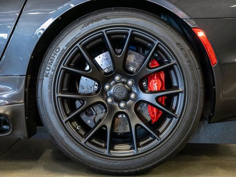 Used 2016 Dodge Viper ACR w/ Exterior Carbon Fiber Package RWD image 16