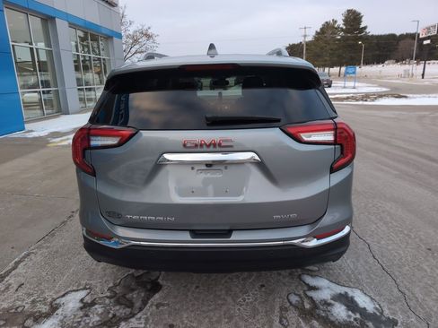 Used 2024 GMC Terrain SLT w/ Infotainment Package II image 7