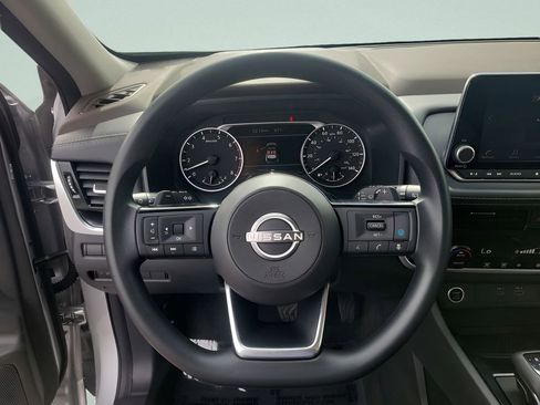 Used 2023 Nissan Rogue SV image 27