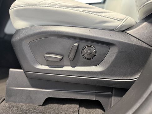 Certified 2025 Ford Explorer Platinum w/ Ultimate Package image 34