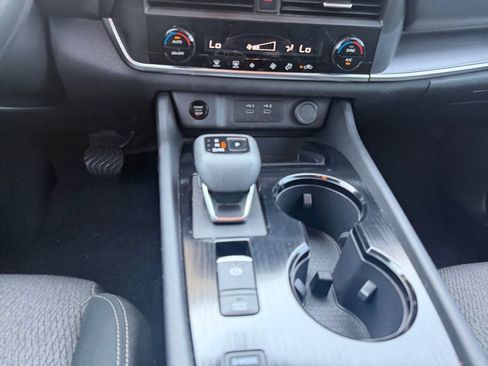 Used 2024 Nissan Rogue SV FWD image 13