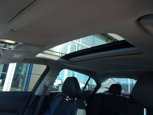 Used 2020 Acura TLX w/ Technology Package FWD image 10