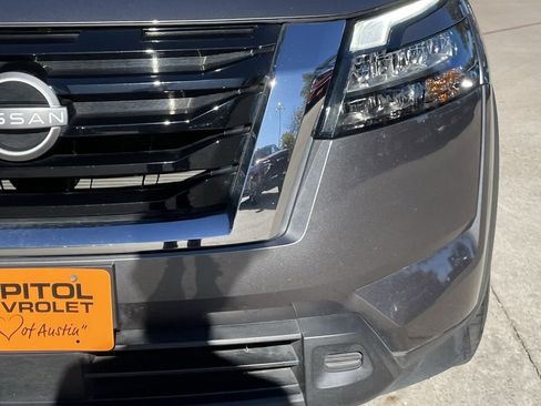Used 2024 Nissan Pathfinder SV image 7
