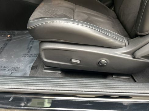 Used 2022 Dodge Challenger R/T w/ Plus Package image 38