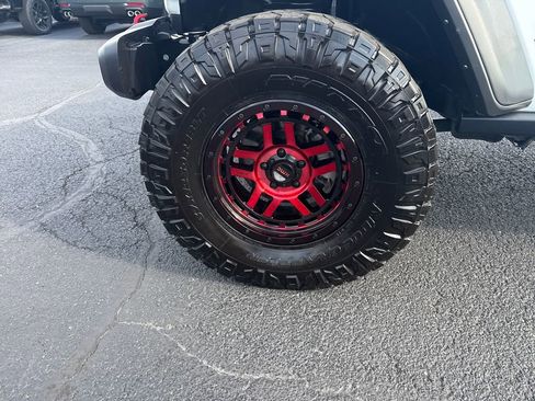 Used 2024 Jeep Wrangler Unlimited Rubicon w/ Convenience Group AWD/4WD image 30