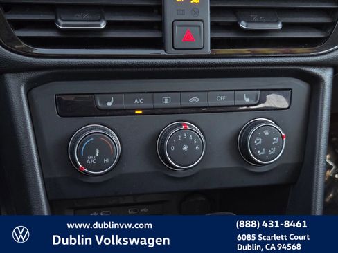 Certified 2022 Volkswagen Taos SE image 17