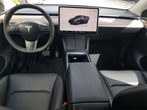 Used 2024 Tesla Model Y Long Range image 11