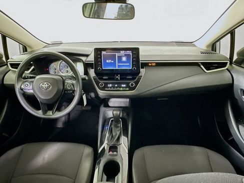 Used 2020 Toyota Corolla LE FWD image 3