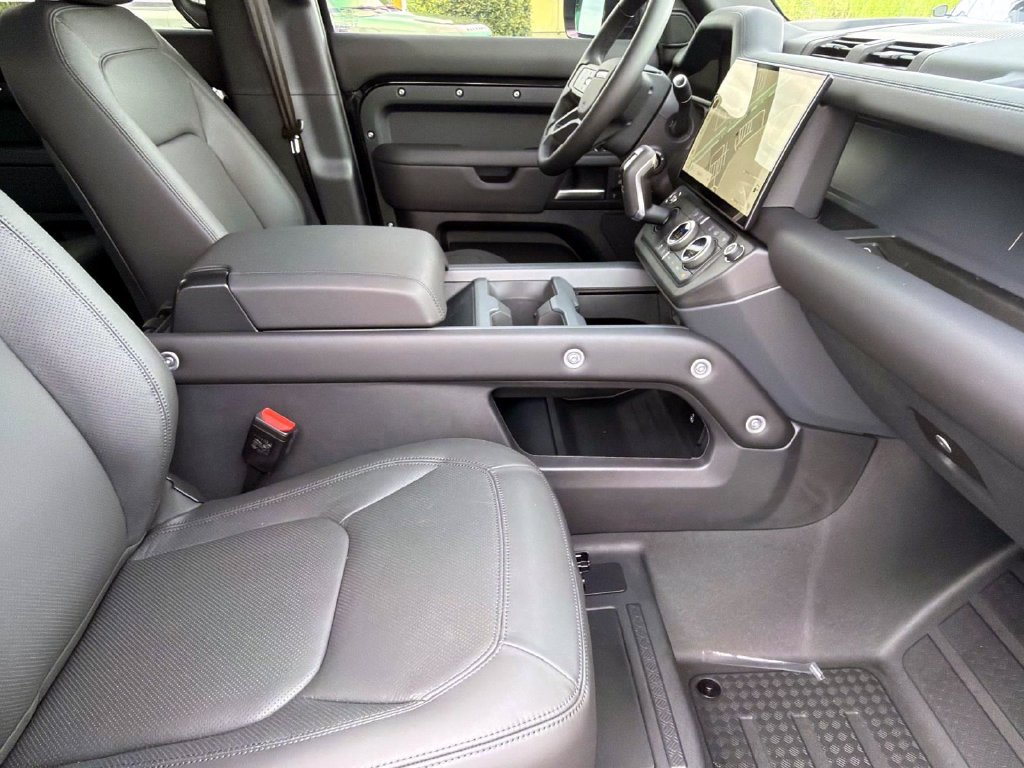 New 2026 Land Rover Defender 110 X-Dynamic SE AWD/4WD image 10